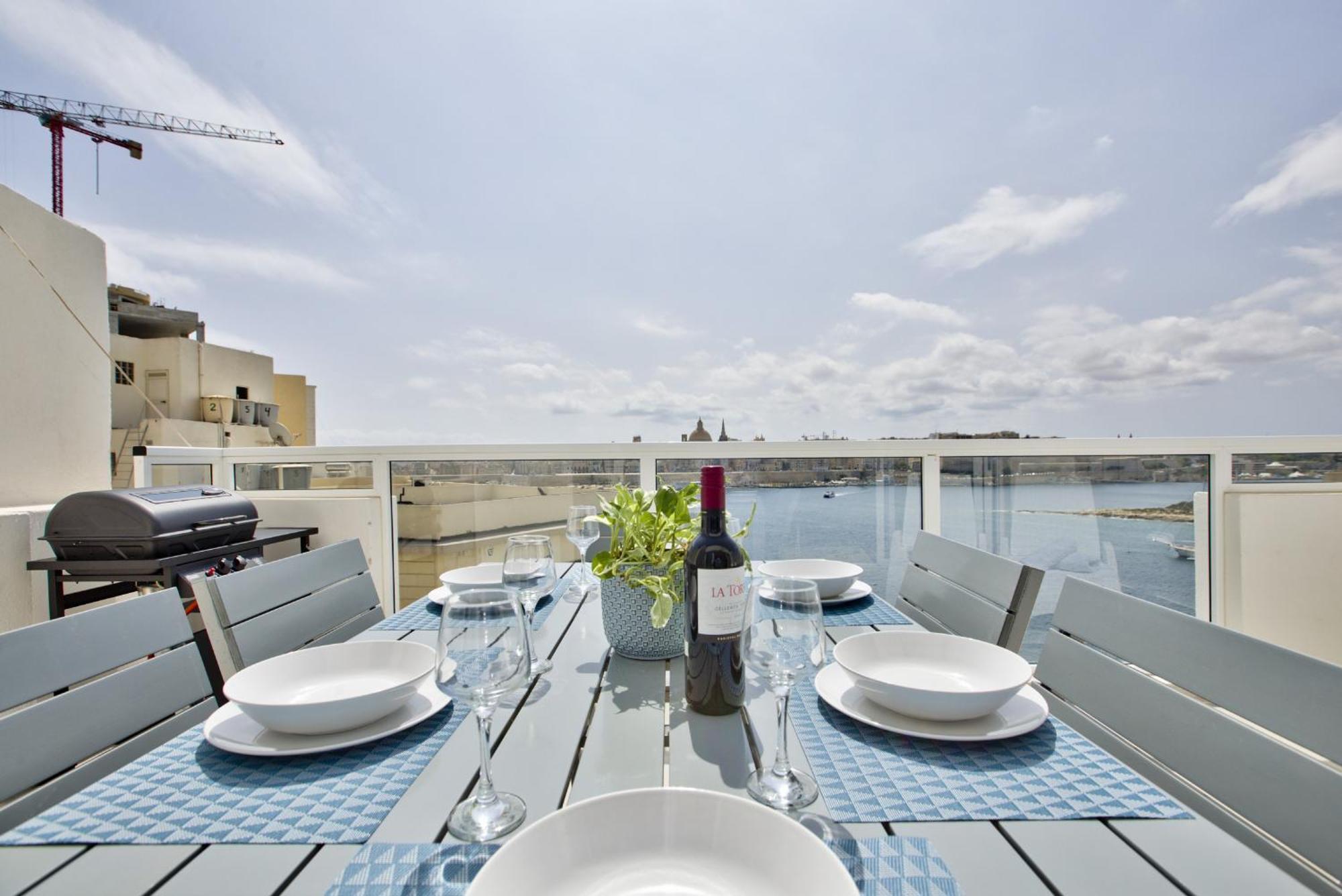 Bastions Seaview Apartments And Duplex Penthouse In Sliema By Shortletsmalta Exterior foto