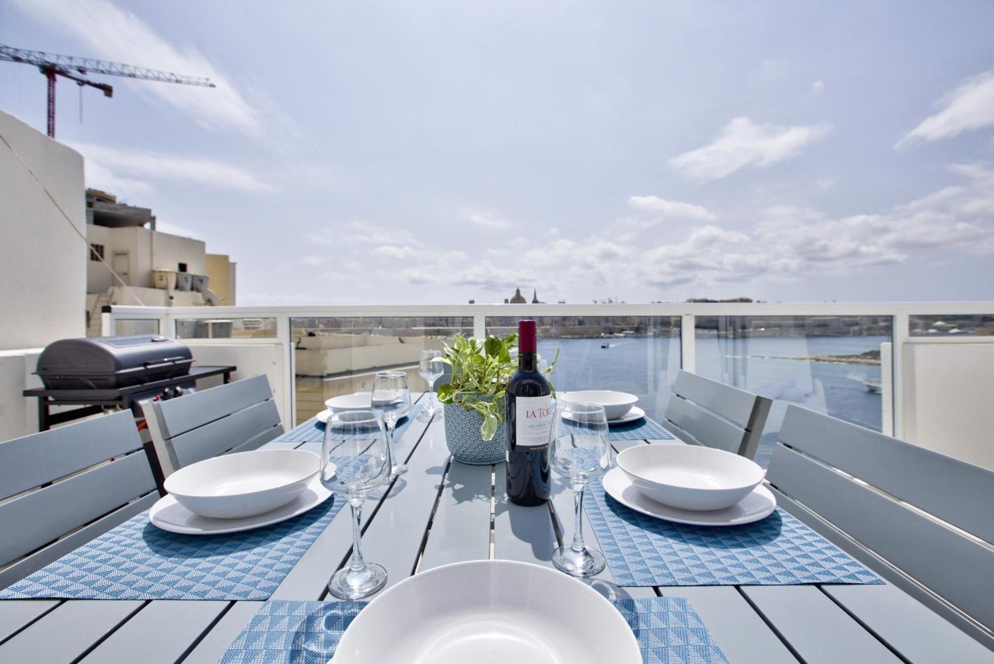 Bastions Seaview Apartments And Duplex Penthouse In Sliema By Shortletsmalta Exterior foto