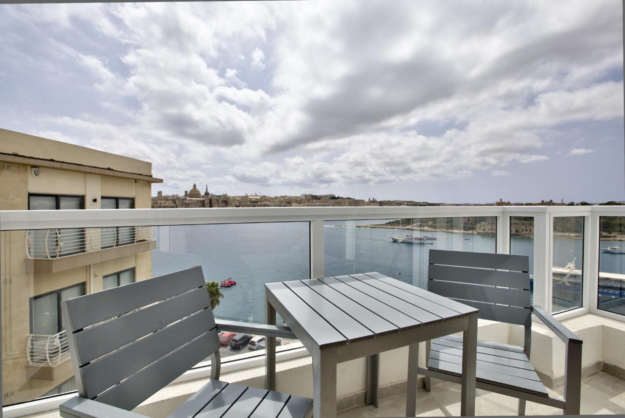 Bastions Seaview Apartments And Duplex Penthouse In Sliema By Shortletsmalta Exterior foto