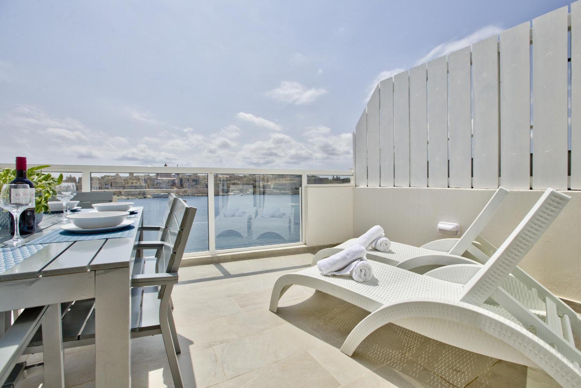 Bastions Seaview Apartments And Duplex Penthouse In Sliema By Shortletsmalta Exterior foto